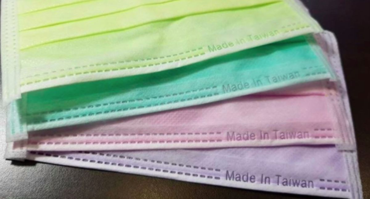 ▲近日傳出日本商圈有販售台灣製造的整盒口罩。（圖／翻攝暴民臉書）