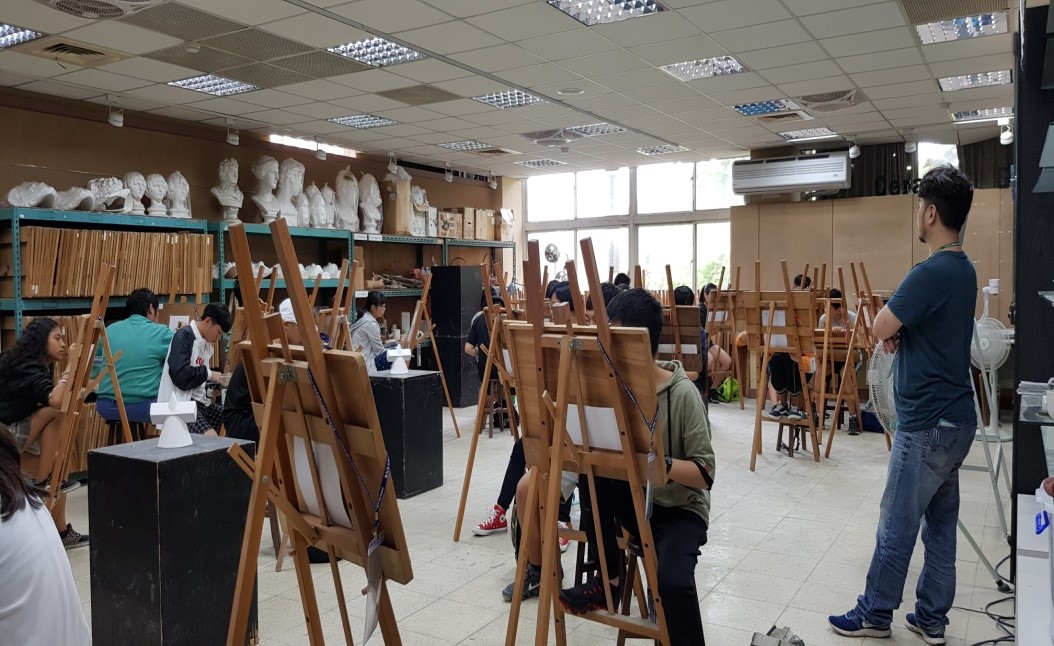 ▲特招術科測驗學校提供1片口罩給考生使用，全體考生需全程配戴口罩。（圖／新北市教育局提供）