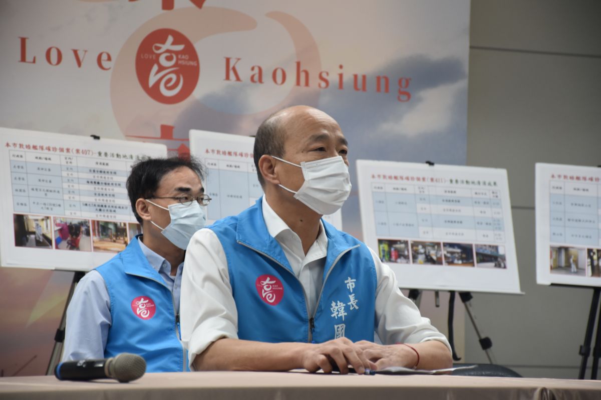 韓國瑜下令高雄全部的醫護人員都要做篩檢，民進黨立委劉世芳吐槽韓，連高雄有多少醫護人員都搞錯。 (圖/記者吳承翰攝)