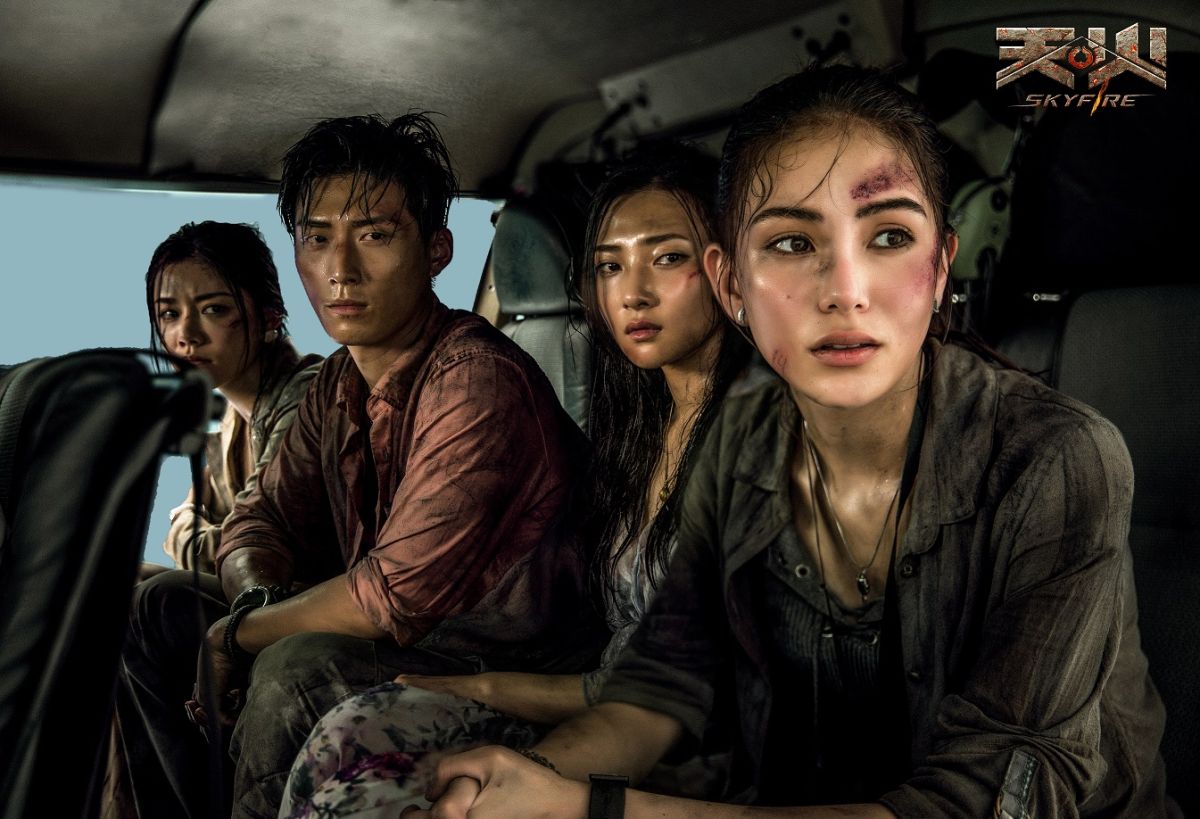 ▲昆凌（右）與好萊塢導演合作災難片《天火》。（圖／車庫）