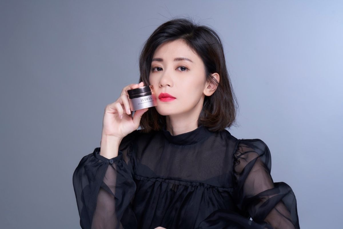 ▲經歷人生高低起伏後的賈靜雯，渾身散發出充滿從容自信的深度美，成為LUDEYA代言人。（圖／資料照片）