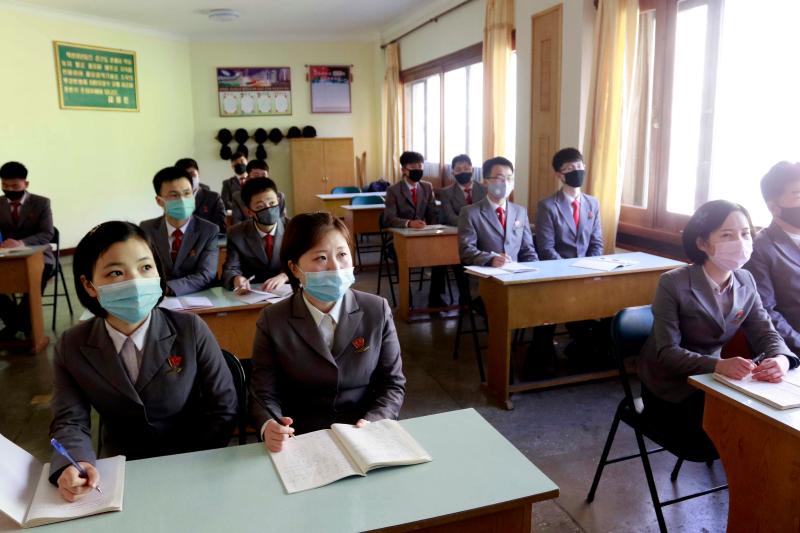 ▲北韓金策工業綜合大學於課堂戴口罩上課。攝於本月 22 日。（圖／美聯社／達志影像）