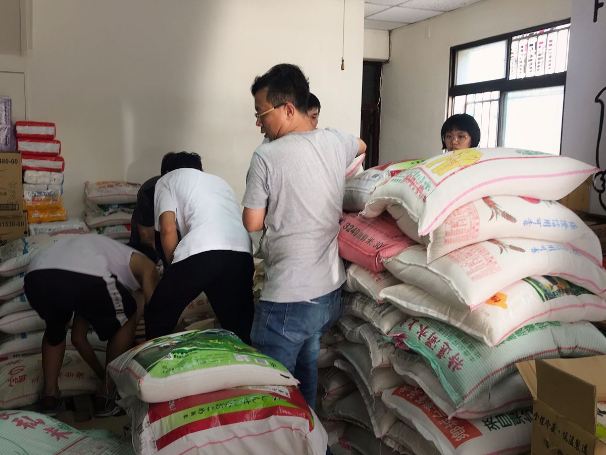▲芥菜種會緊急成立「芥助網防疫專區」募集7,000份物資包經費，包含米、麵條、油、肥皂等生活必需品，支持有需要的家庭。（圖／基督教芥菜種會提供）