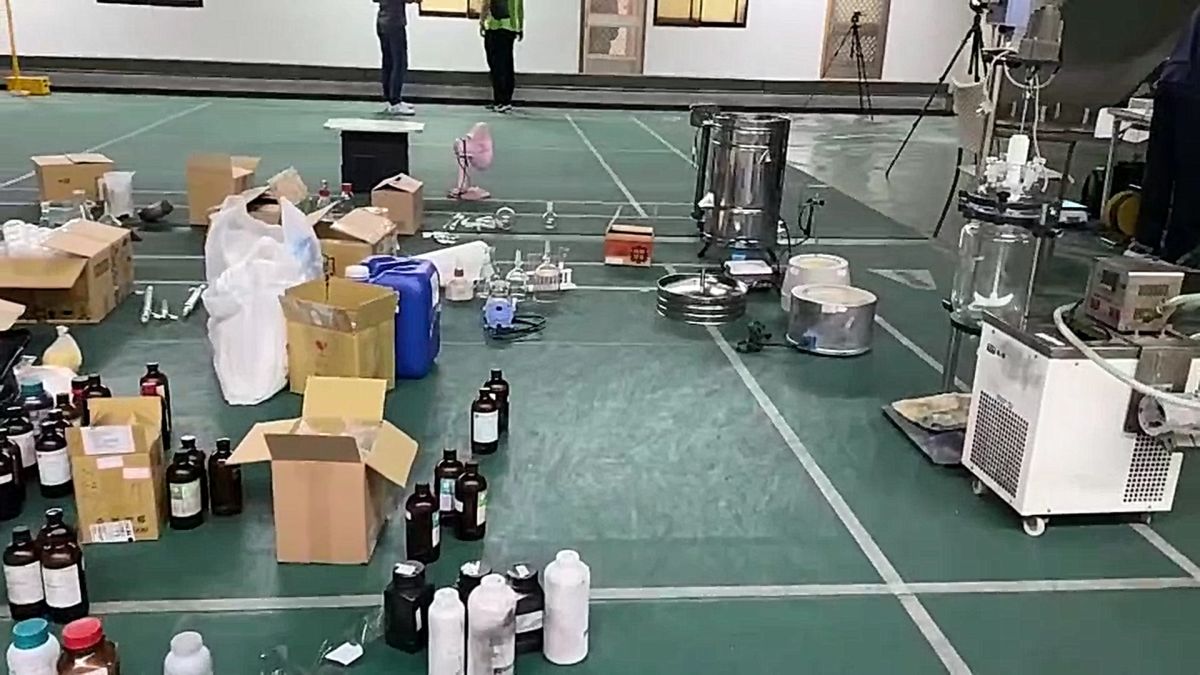 ▲雲林縣查獲製毒工廠，起獲大量製毒工具及化學原料。（圖／記者蘇榮泉攝，2020.04.24）