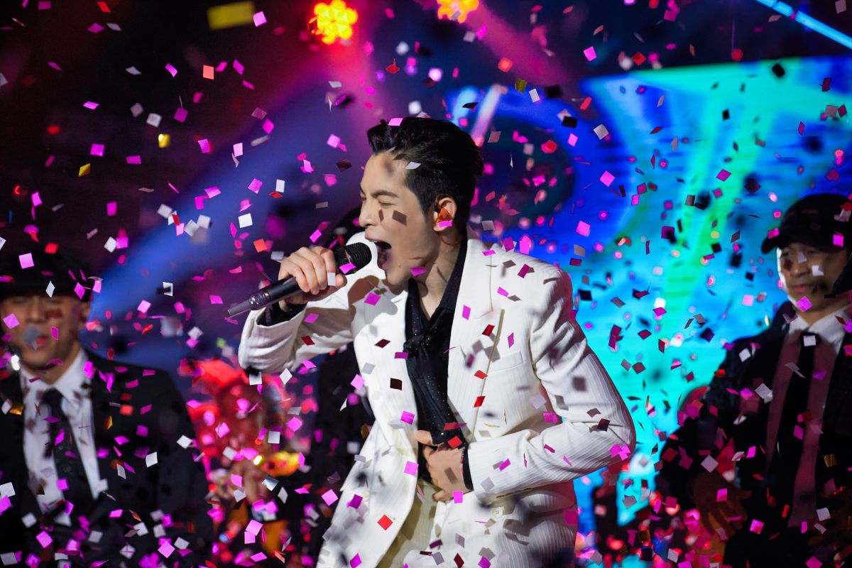 ▲蕭敬騰在《歌手・當打之年》的比賽舞台帶來改編作品〈猴籠〉。（圖／華納音樂提供）