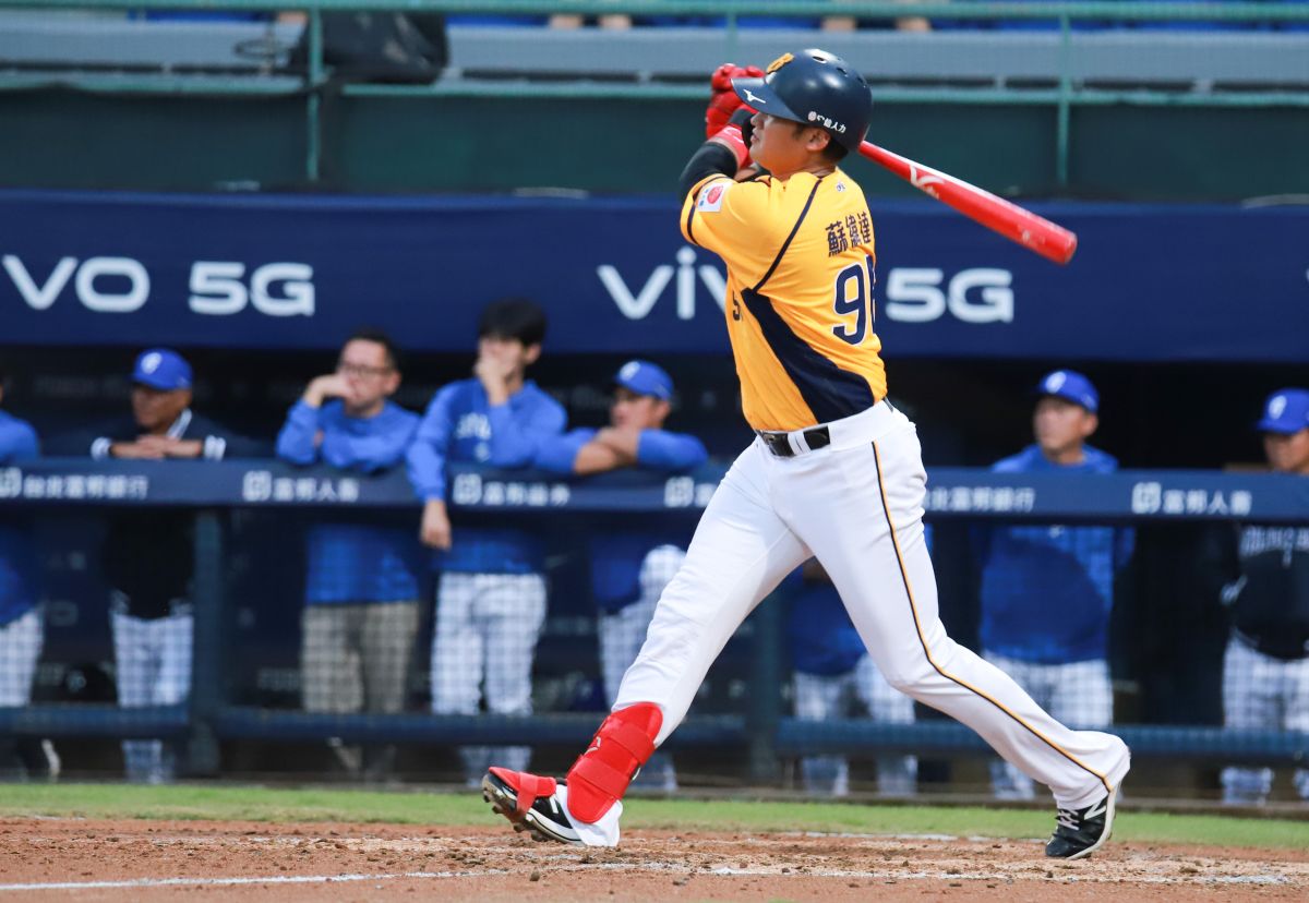 ▲中信兄弟蘇緯達對於本季換球大有感觸，今天開轟直呼「終於咬到了」。（圖／記者葉政勳攝）