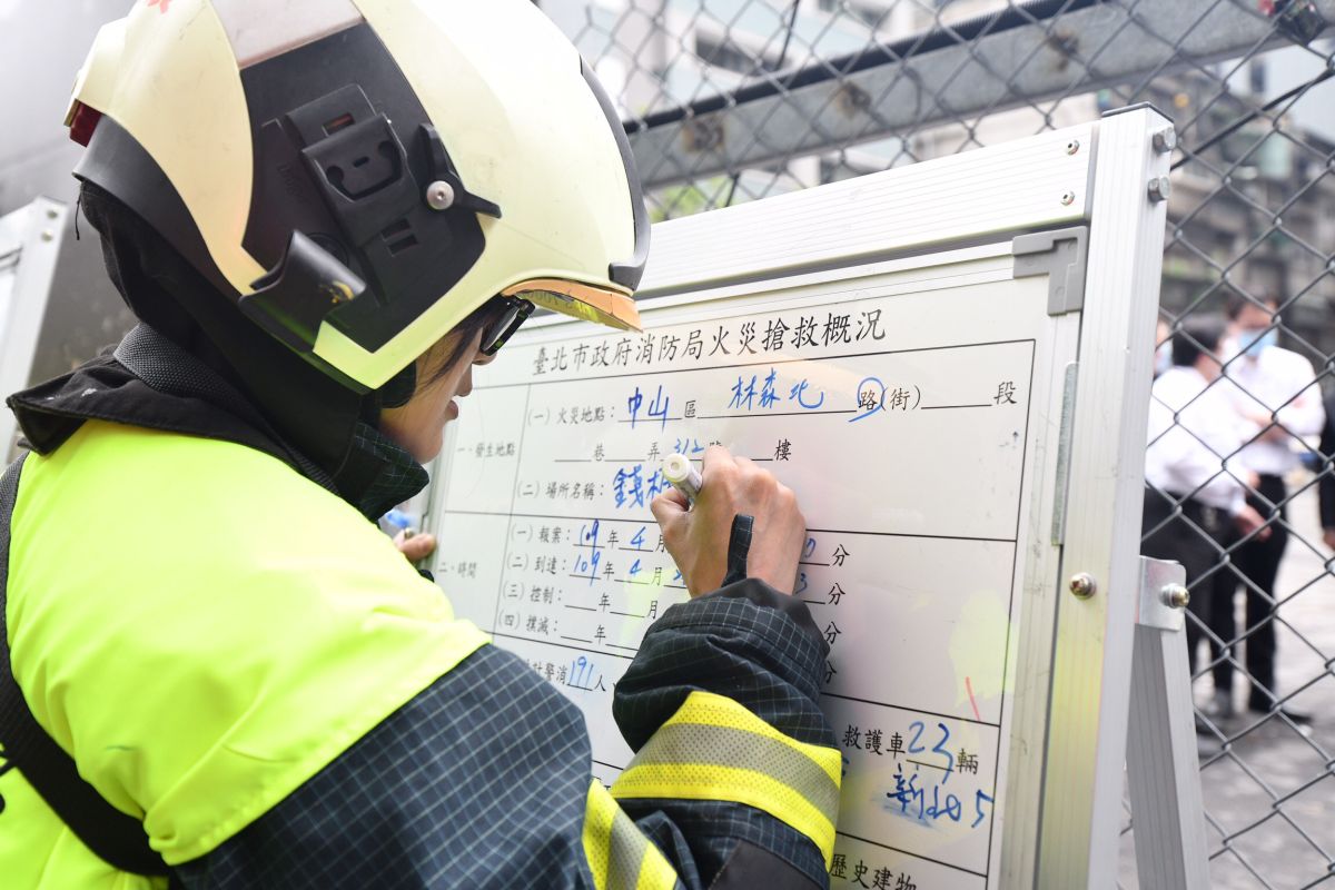 林森北路錢櫃KTV在24日上午發生大火。(圖／記者林柏年攝.2020.04.26)