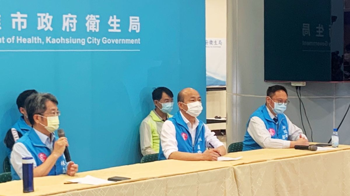 ▲高雄市政府今(26)日召開「嚴重特殊傳染性肺炎疫情記者會」，韓國瑜表示，身為高雄市長，最重要是「市政優先，防疫第一」，「自己的高雄，自己來保護。」。（圖／記者郭俊暉攝，2020.04.26）