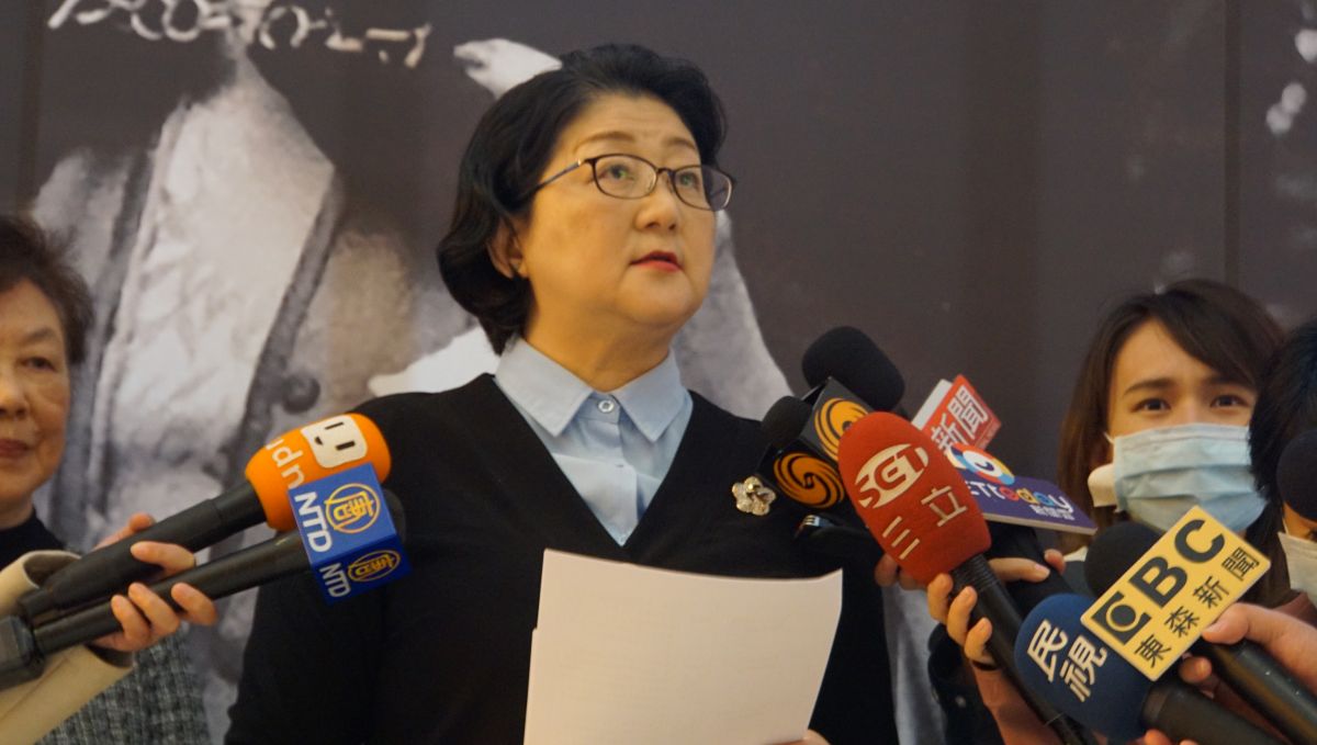 ▲婦聯會面臨強制解散，主委雷倩出面說明，表示將依法抗爭到底。（圖／記者呂炯昌攝, 2020.4.27）