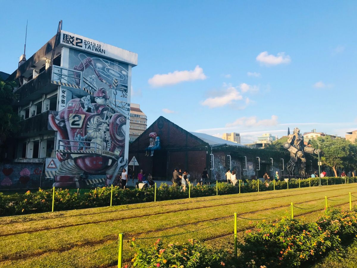 ▲鹽埕區在駁二、輕軌，以及近期亞洲新灣區發展的議題帶動下，房價有上漲趨勢。（圖／信義房屋提供）