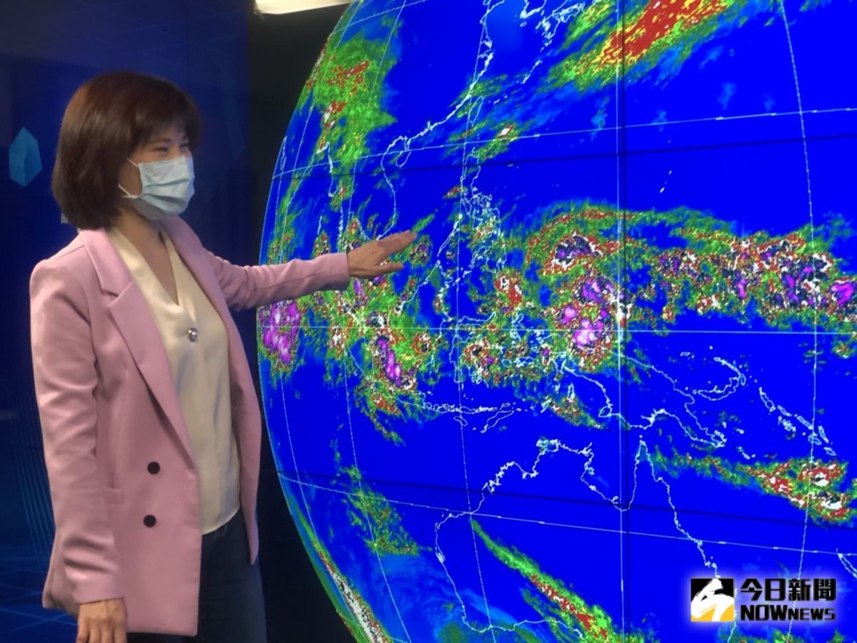 ▲菲律賓東方海面上的熱帶擾動周末有有機會增強為颱風，不過氣象局認為，縱使颱風生成，移動路徑將會往菲律賓南部靠近，不會影響台灣天氣。（圖／記者陳致宇攝, 2020.04.28）