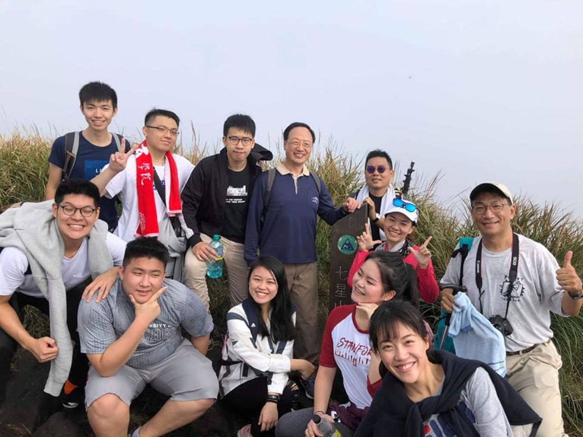 前行政院長江宜樺(後排中)。（圖 / 取自江宜樺臉書）