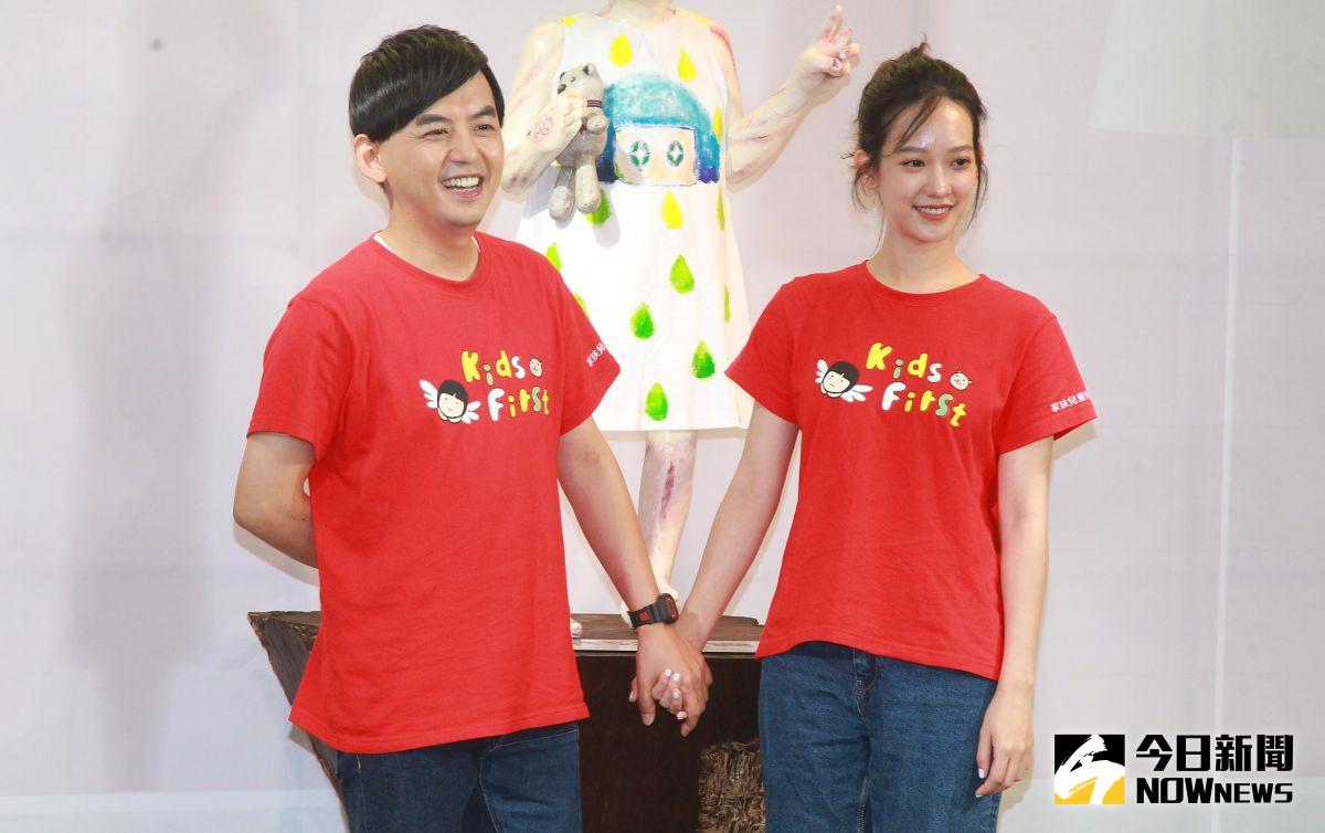 ▲黃子佼（左）和孟耿如（右）婚後第一次同台為家扶公益記者會發聲。（圖／記者葉政勳攝 , 2020.04.28）