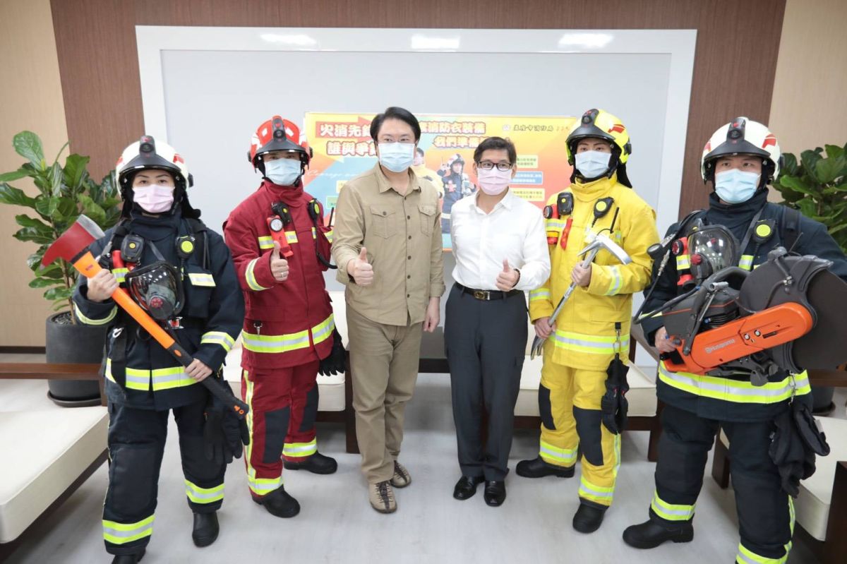 ▲基隆市消防局斥資為近2百名外勤消防人員採購全套裝備組，自5月1日起全面換裝，原有消防衣將整理後作為備用消防衣（圖/基隆市府提供）