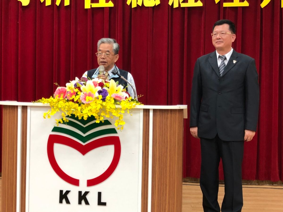 ▲金酒董事長李增財於今日董事會後召開記者會，向外界介紹新任總經理楊駕人。（圖／蔡若喬攝, 2020.04.28）