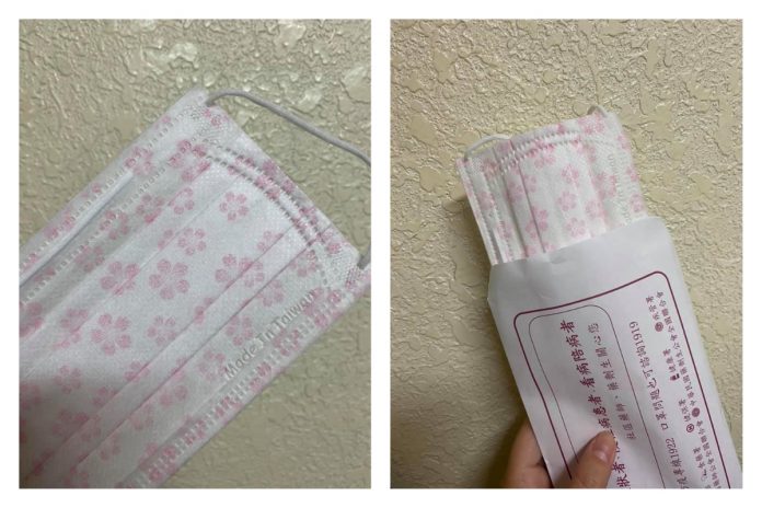 ▲網友驚喜分享拿到的「櫻花粉」款式口罩。（圖／翻攝自爆廢公社臉書）