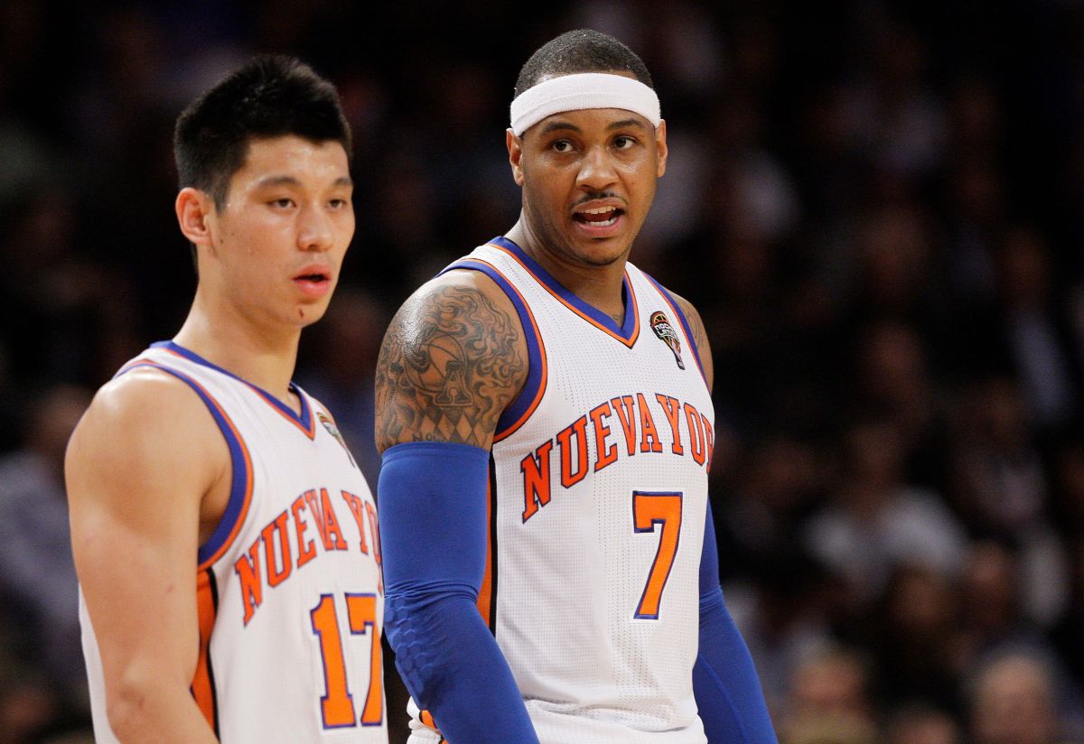 Carmelo Anthony 和林書豪在場上對話。（圖／美聯社／達志影像）