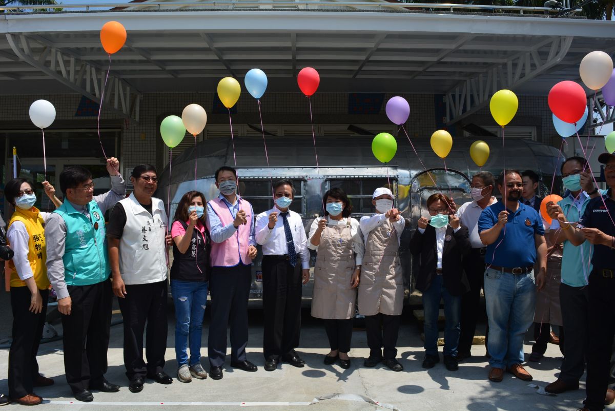 ▲行動咖啡車啟動儀式仿「天外奇蹟」場景。（圖／記者郭政隆攝影2020.4.29）