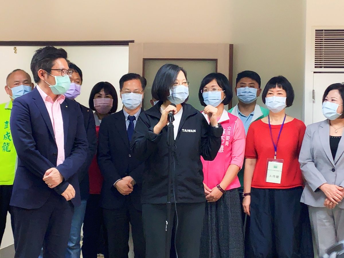 ▲針對蔡英文近日民調突破7成，滿意度創新高，她回應，「現在大家不關心民調，只關心疫調！」（圖／記者宋原彰攝，2020.04.29）