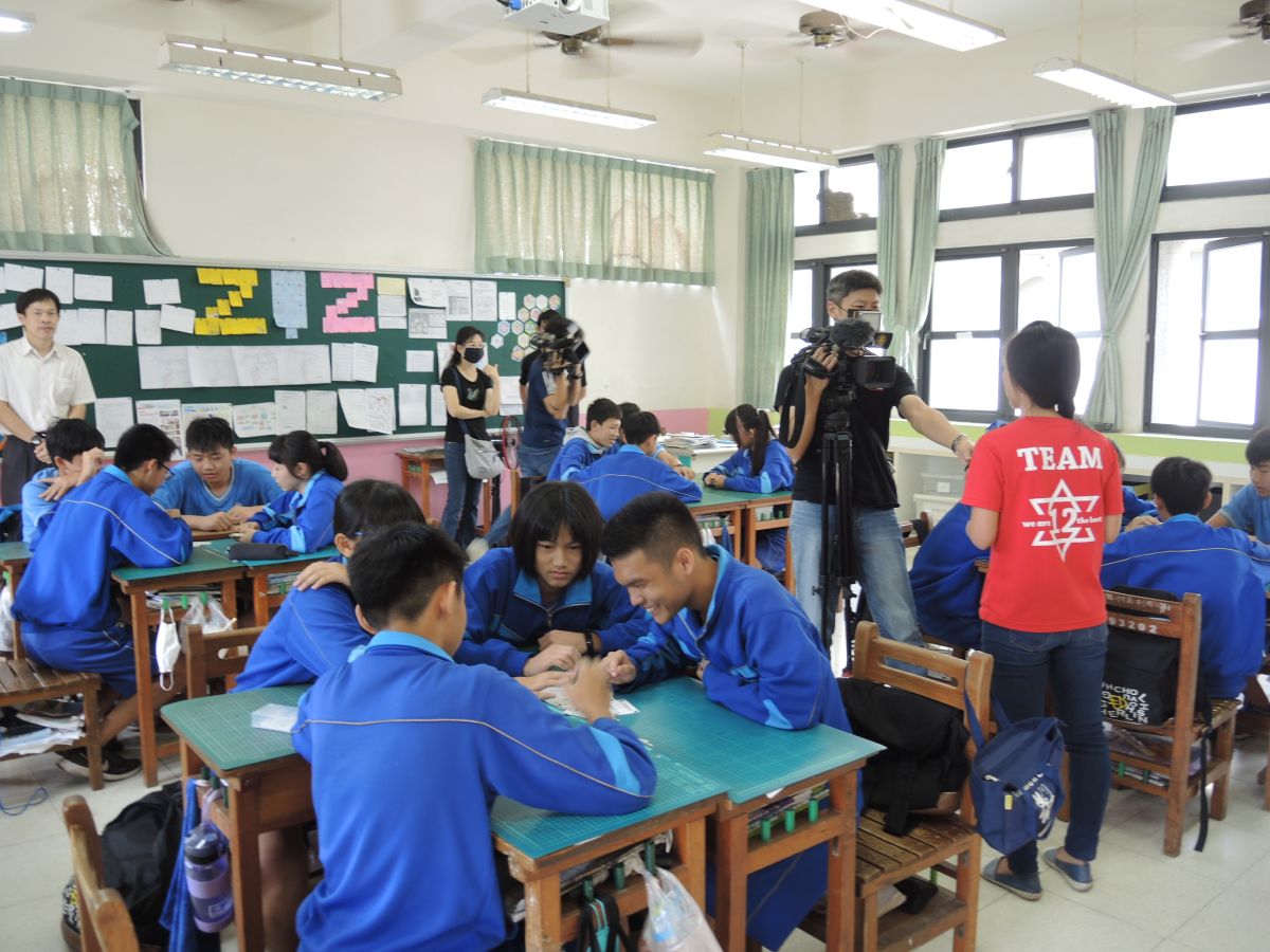 ▲12年國教新課綱有超過9成教師認為負擔過重，除此之外受限於各校資源差異，超過7成教師認為應該增加現場教學人數。（示意圖／NOWnews資料照）