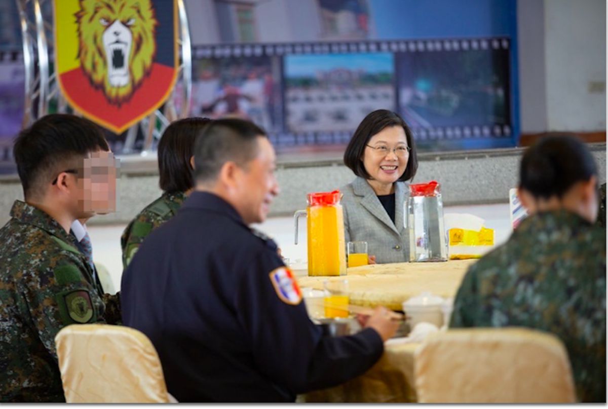 ▲蔡英文總統1月中視導陸軍269旅，不料近日卻傳出中尉排長輕生憾事。（圖／總統府提供）