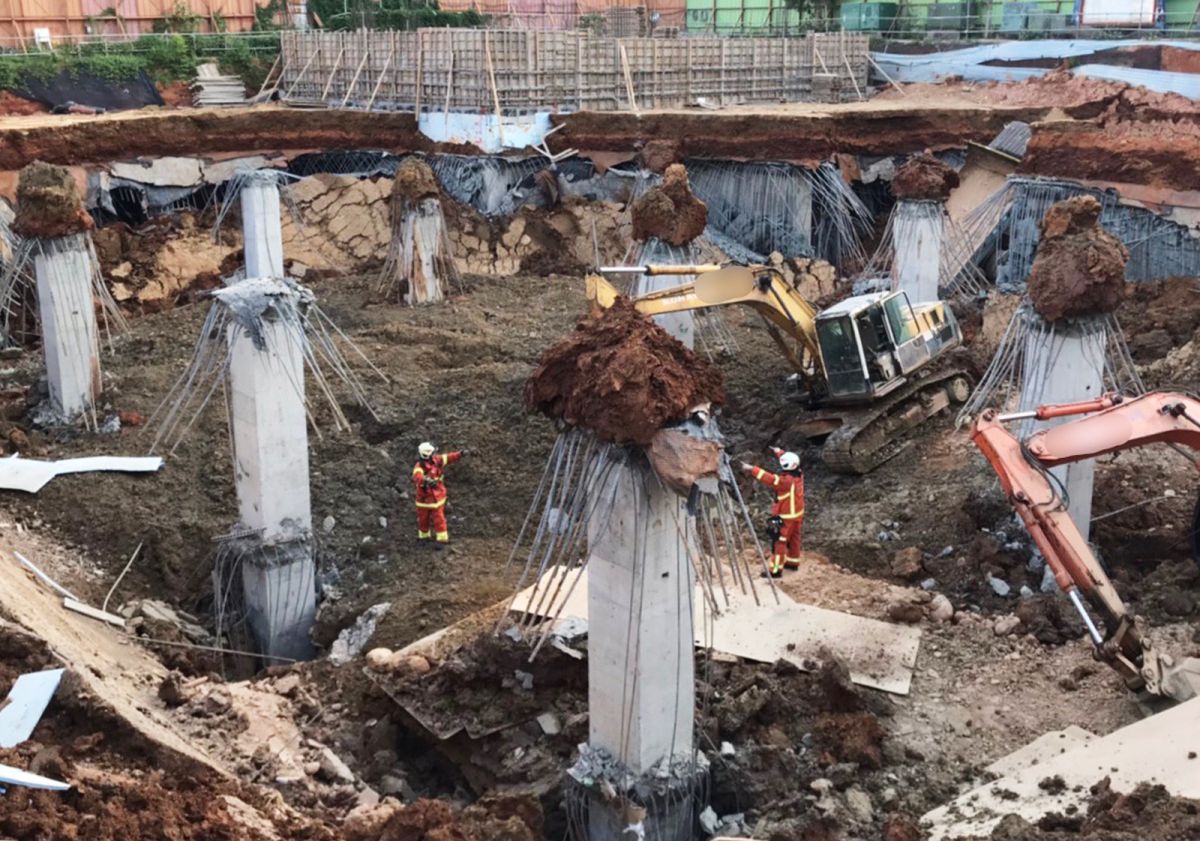 ▲桃園市平鎮區今天下午發生一件工地坍塌意外，1名女性工人疑似受困目前失聯。（圖／桃園市消防局提供）