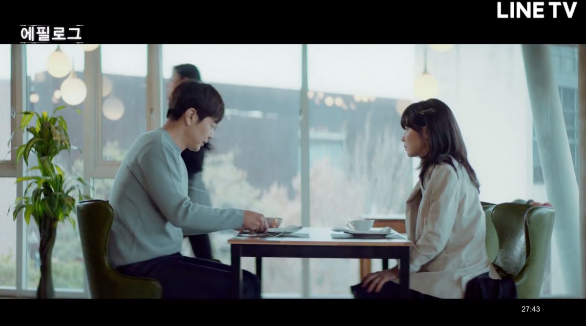 ▲崔江姬（右）劇中和李鐘赫交往，男方突然提分手，讓她很錯愕。（圖／LINE TV）