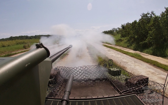 CM34戰鬥車30機砲射擊　提升部隊火制能力