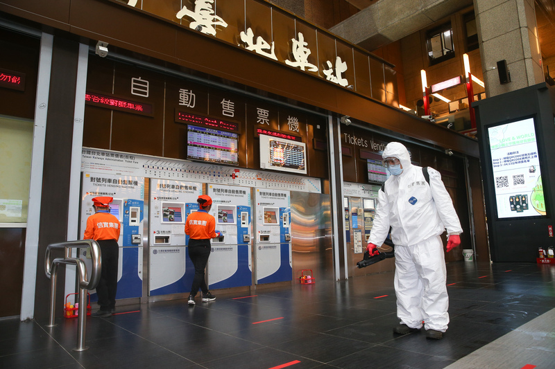 ▲台鐵自動售票機改朝換代，新機將提供退票及行動支付等功能。中央社記者謝佳璋攝  109年4月20日