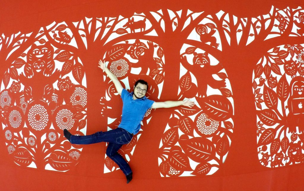 ▲剪紙藝術家－楊士毅。（圖／楊士毅）