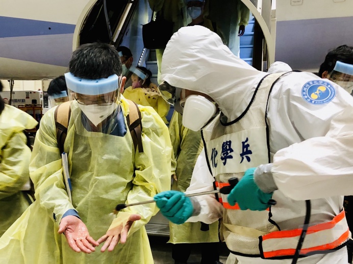 化學兵「類包機」消毒