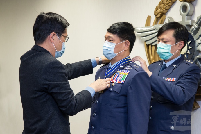 嚴部長獎勉屆退將官　表彰軍旅付出與貢獻