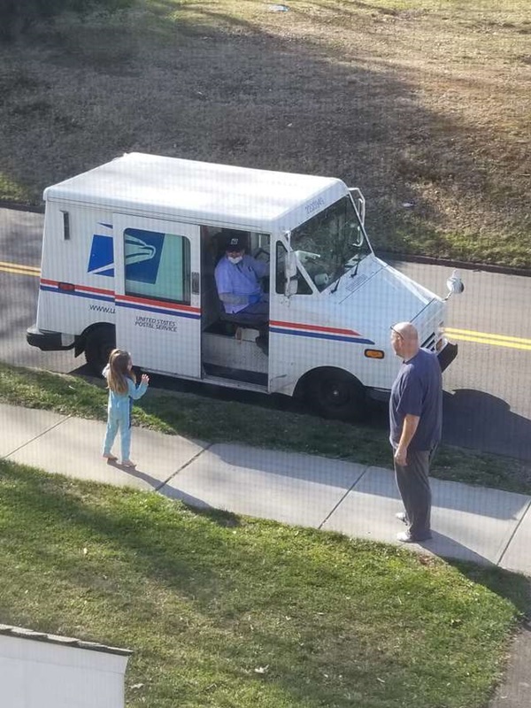 最愛狗狗離世！心碎小女孩「寄信去天堂」　竟迅速得到超暖回信