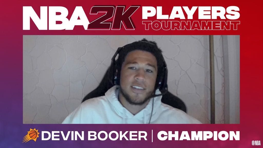 鳳凰城太陽隊主力得分後衛Devin Booker以全勝戰績拿下NBA 2K球員盃冠軍。   圖：翻攝自推特
