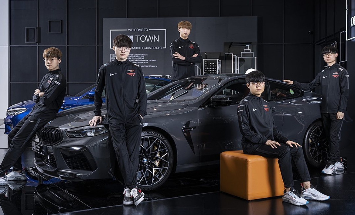 BMW與LOL全球五大強權成為合作夥伴，包括Faker所在的T1戰隊。   圖：翻攝自BMW IG
