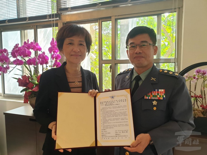 及人高中簽訂國防培育班　鼓勵學子從戎