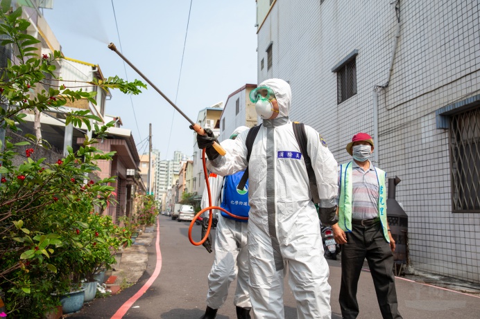 39化學兵群消毒作業　確保社區環境安全