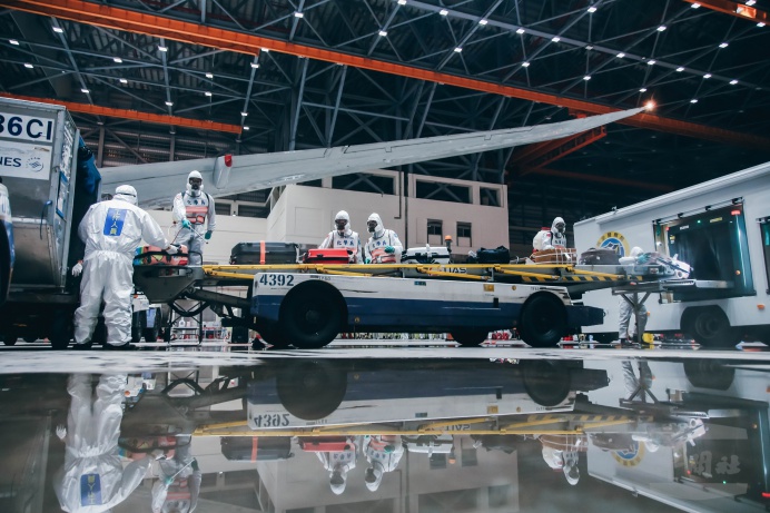 專訪：化學兵執行包機消毒  為返國人員健康把關