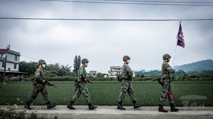 陸軍206旅營外行軍　持恆訓練注重防疫