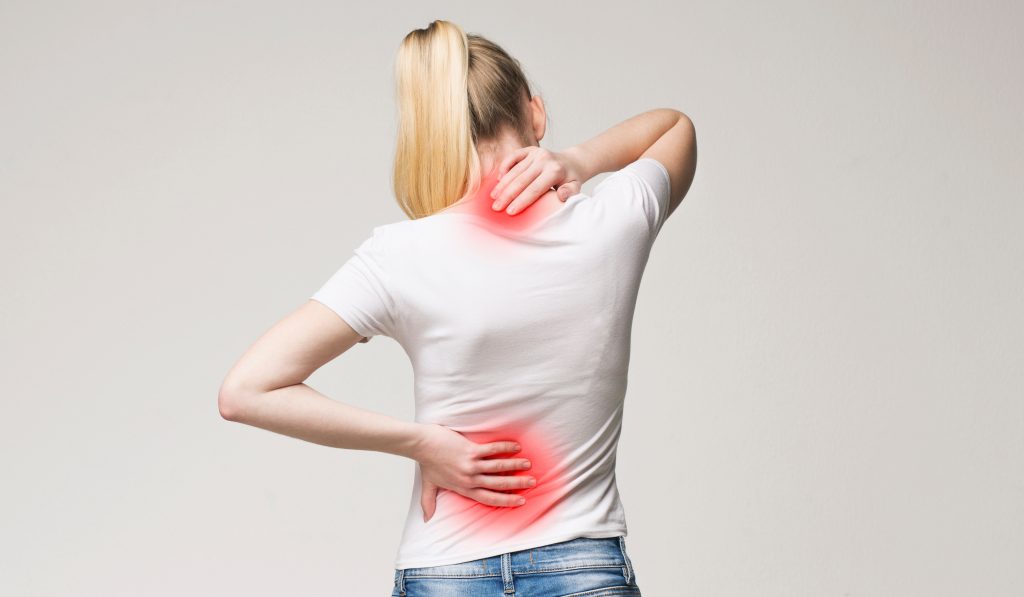▲脖子與肩膀持續疼痛，脂肪就會累積。（圖／Shutterstock）