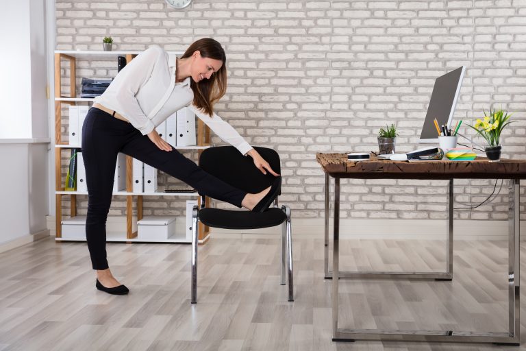 ▲在工作空檔做瑜伽， 效果很好。（圖／Shutterstock）