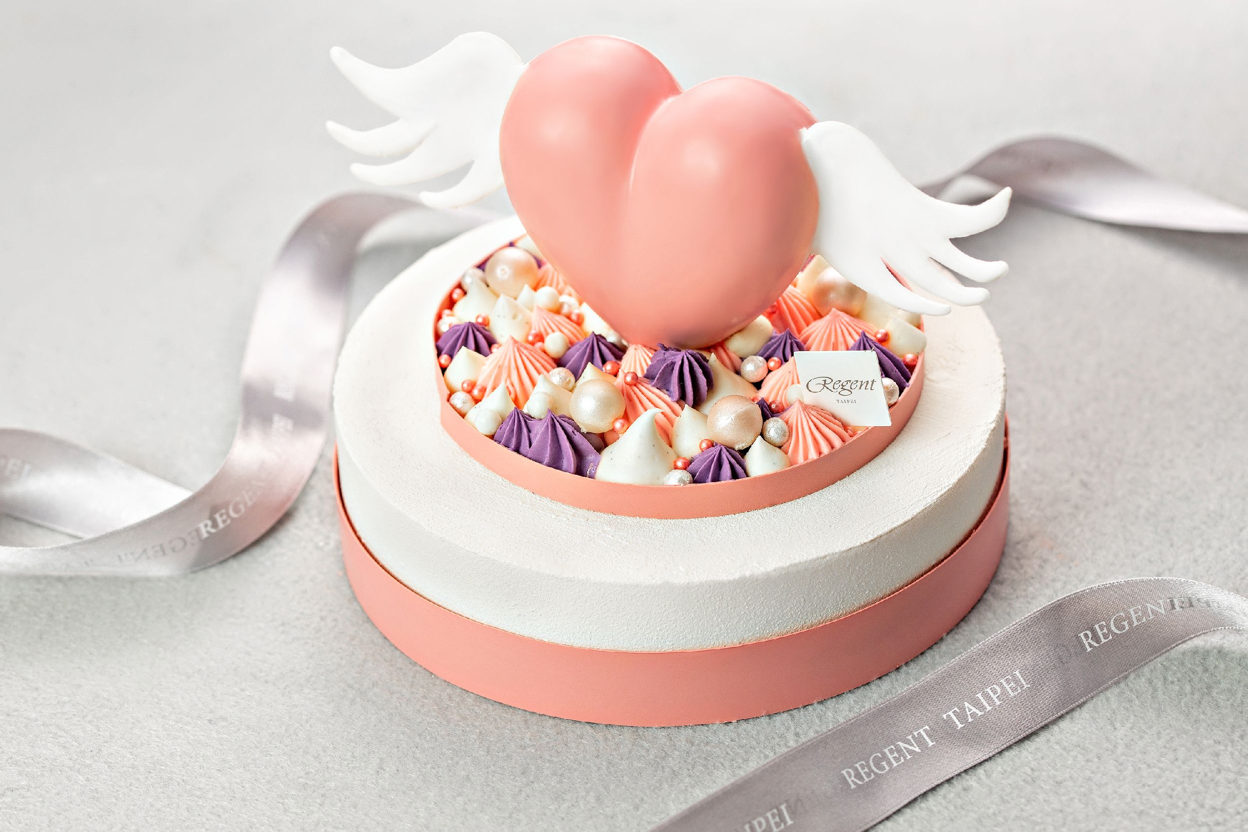 ▲「愛的天使」蛋糕以低糖、低脂的概念打造。（圖／晶華酒店提供）