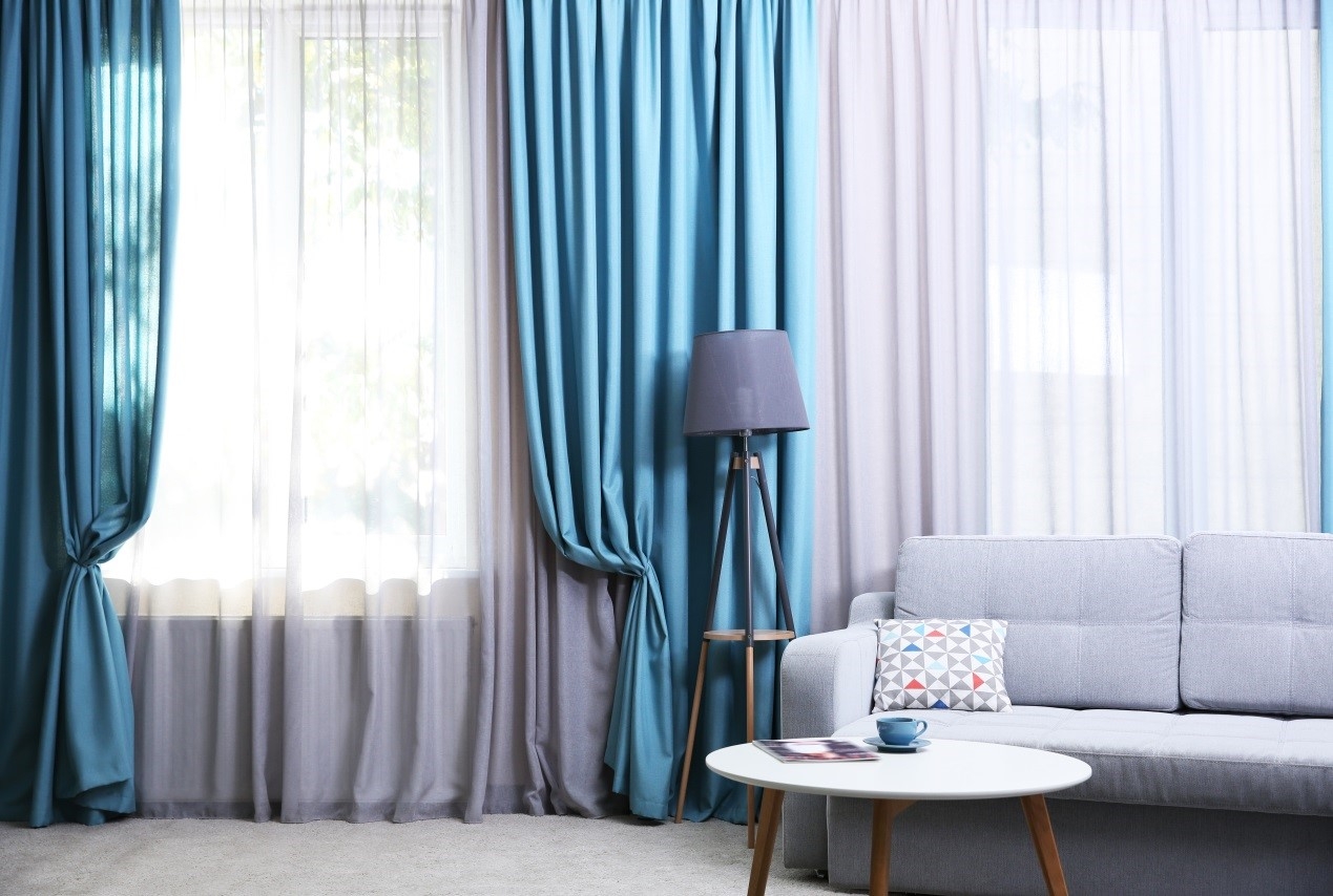 窗簾顏色選用最好搭配方位五行，若顏色跟方位相剋易影響身體健康。