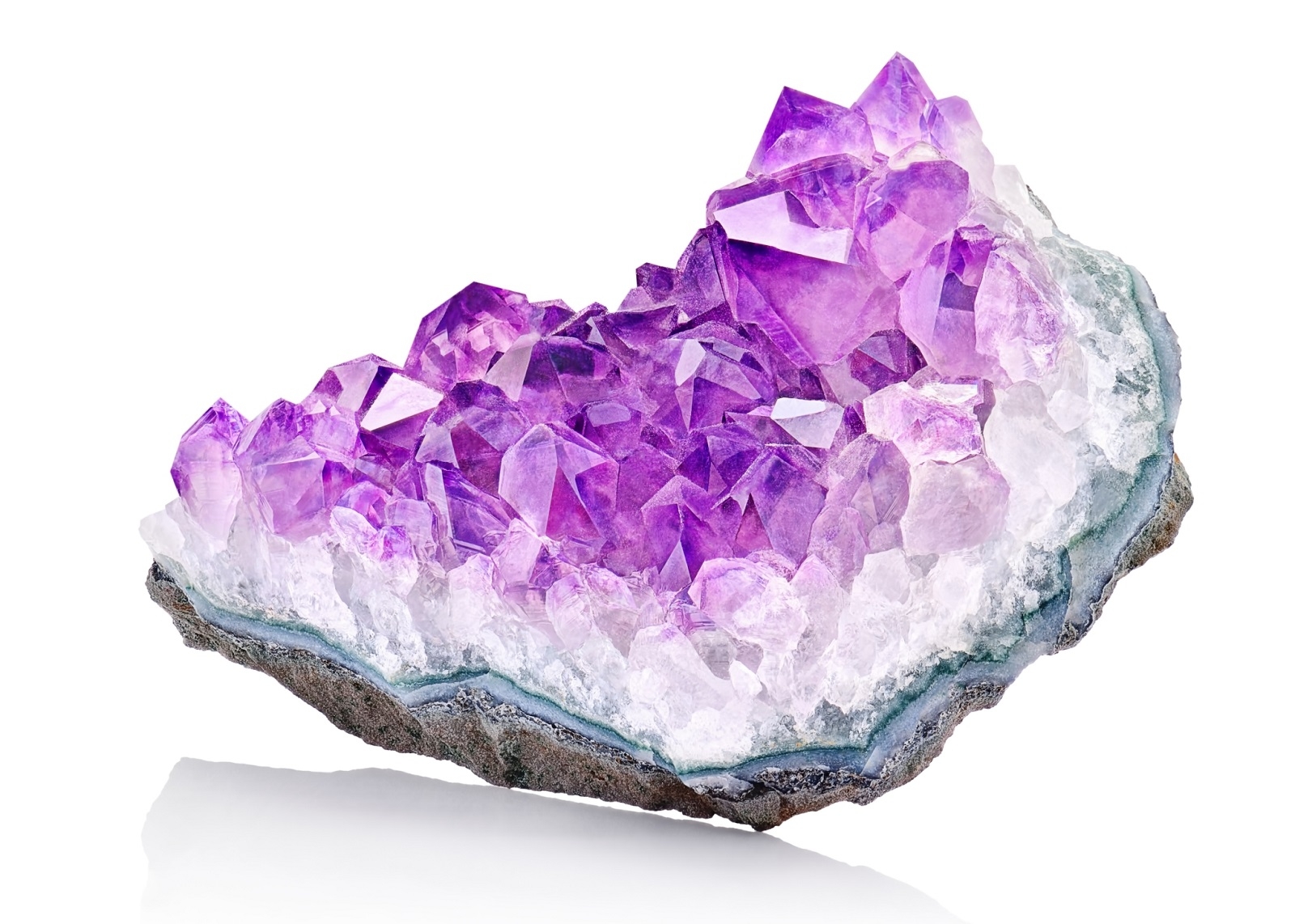 紫水晶可安定心神，適合靈修跟冥想。