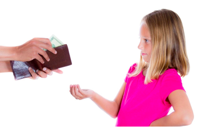 父母感情不和，容易用物質與金錢「補償」孩子，造成小孩習慣性予取予求的個性。（圖片來源／Shutterstock）