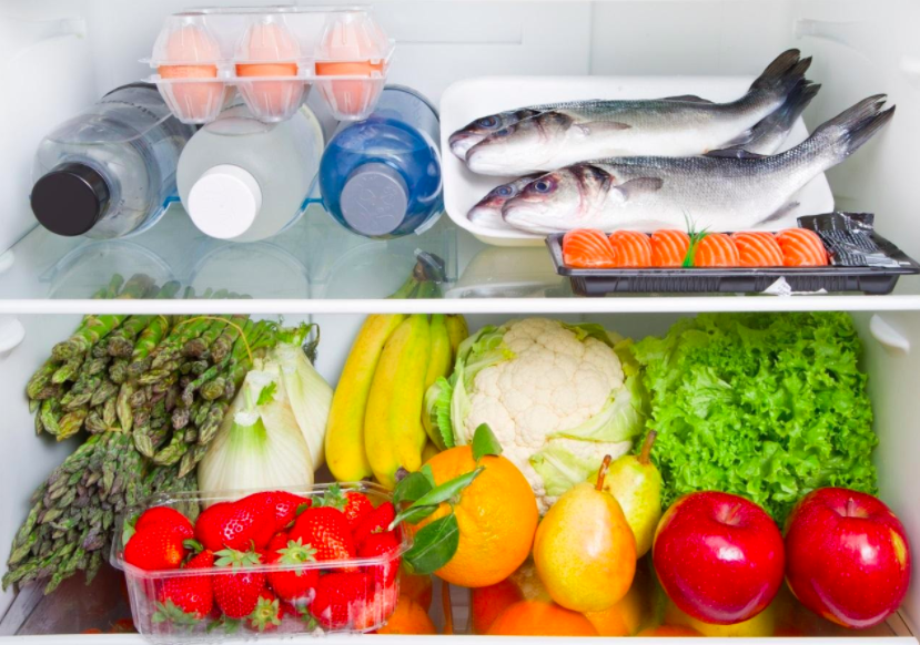 健康營養均衡的飲食對正在成長的小孩很重要，父母須注意冰箱備齊蔬果魚肉。（圖片來源／Shutterstock）