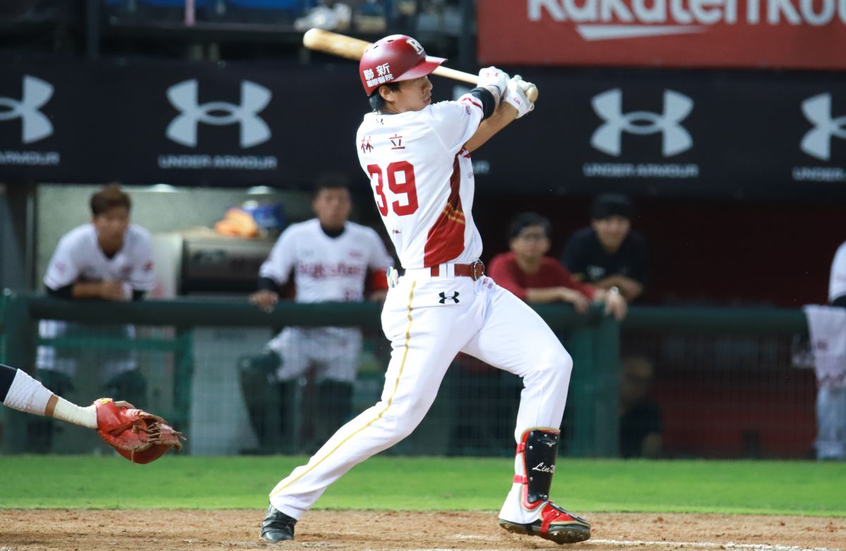 ▲樂天桃猿林立。（圖／記者葉政勳攝 , 2020.05.02）