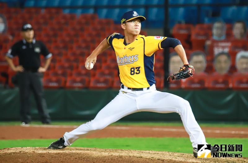 ▲中信兄弟投手陳柏豪被樂天桃猿挑中，成為陳俊秀自由球員補償人選。（圖／記者葉政勳攝 ）