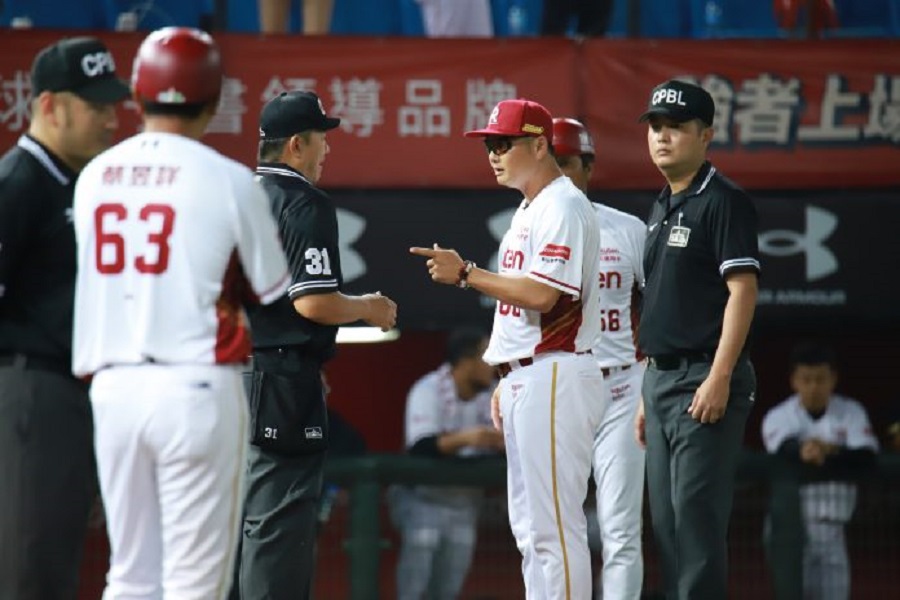 ▲指揮中心研擬部分開放民眾進場看球。（圖／記者葉政勳攝 , 2020.05.02）