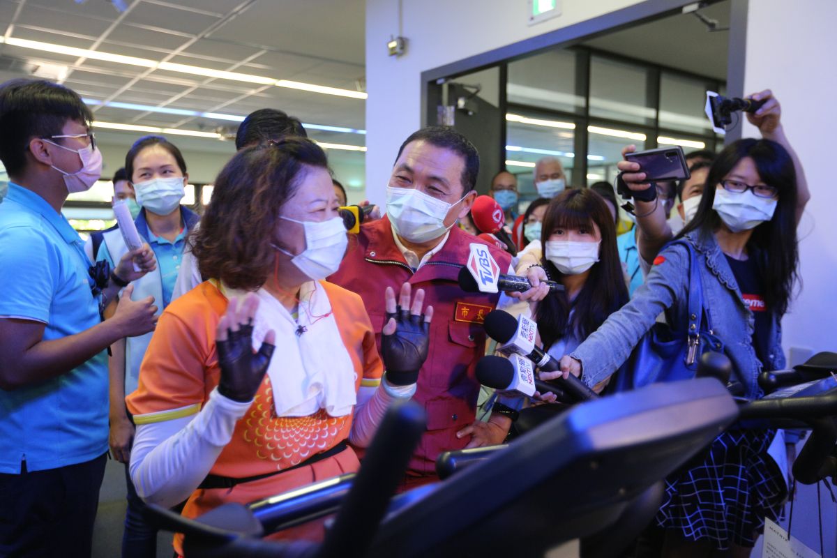 ▲對於磐石艦新增四例確診，侯友宜說開放模式會隨著疫情做滾動式調整，目前對疫情穩定性衝擊不大。（圖／記者宋原彰攝，2020.05.04）